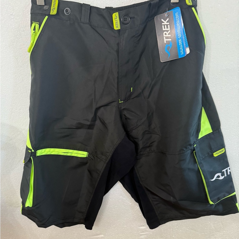 NWT TREK Black and Neon Green Men’s Bicycling Shorts